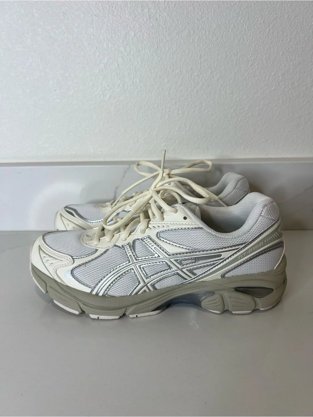ASICS White and Light Gray Running Sneakers size 6.5